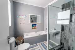 To Let 5 Bedroom Property for Rent in Dwarskersbos Western Cape